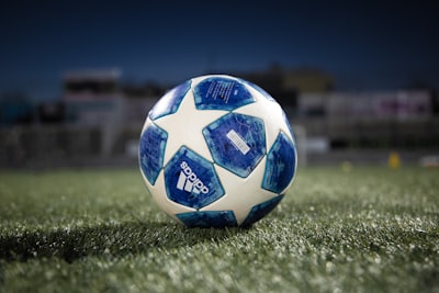 Ballon de football — coup d’envoi